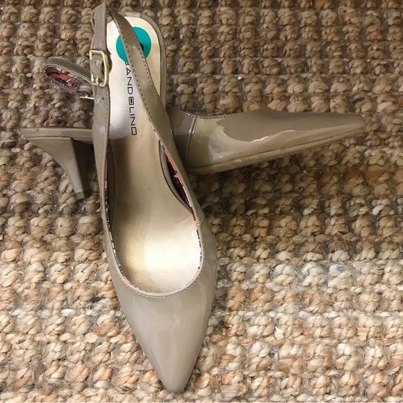 ▪️BANDOLINO Patent Leather Pumps - Picture 1 of 11